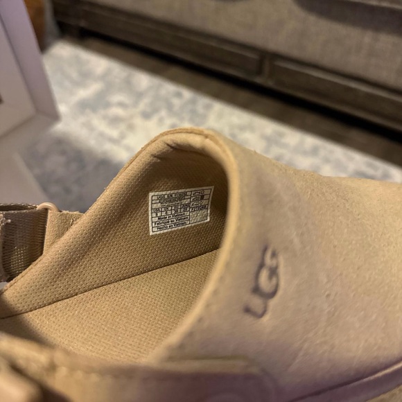 Ugg Goldenstar Clogs Sand Size 8 Like New! - Picture 4 of 5